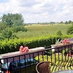 Cyklada, Grill, Sniadania, Jezioro,przystan,tawerna-200m, Park Linowy-400m, Centrum,aquapark-900m ベッド・アンド・ブレックファスト Mikołajki