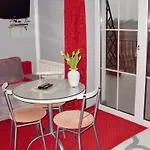 Bed & Breakfast Willa Cyklada, Grill, Sniadania, Jezioro,Przystan,Tawerna-200M, Park Linowy-400M, Centrum,Aquapark-900M