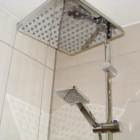 Cyklada, Grill, Sniadania, Jezioro,przystan,tawerna-200m, Park Linowy-400m, Centrum,aquapark-900m 住宿加早餐酒店