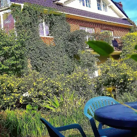 Cyklada, Grill, Sniadania, Jezioro,przystan,tawerna-200m, Park Linowy-400m, Centrum,aquapark-900m 住宿加早餐酒店 Mikołajki