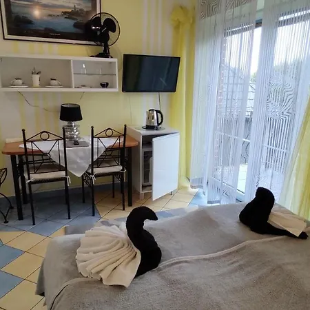 Cyklada, Grill, Sniadania, Jezioro,przystan,tawerna-200m, Park Linowy-400m, Centrum,aquapark-900m 住宿加早餐酒店 3*