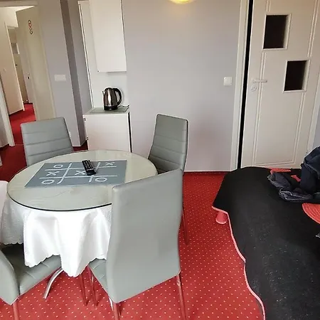 Cyklada, Grill, Sniadania, Jezioro,przystan,tawerna-200m, Park Linowy-400m, Centrum,aquapark-900m 住宿加早餐酒店 3*