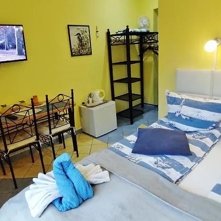 Cyklada, Grill, Sniadania, Jezioro,przystan,tawerna-200m, Park Linowy-400m, Centrum,aquapark-900m 住宿加早餐酒店