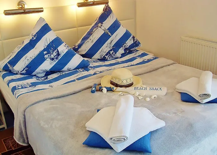 Cyklada, Grill, Sniadania, Jezioro,przystan,tawerna-200m, Park Linowy-400m, Centrum,aquapark-900m Bed & Breakfast