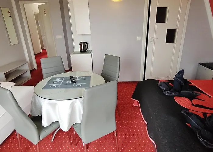 Cyklada, Grill, Sniadania, Jezioro,przystan,tawerna-200m, Park Linowy-400m, Centrum,aquapark-900m Bed & Breakfast 3*