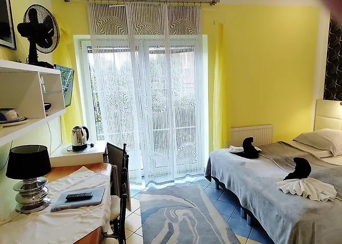 Cyklada, Grill, Sniadania, Jezioro,przystan,tawerna-200m, Park Linowy-400m, Centrum,aquapark-900m Bed & Breakfast