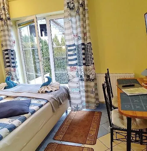 Cyklada, Grill, Sniadania, Jezioro,przystan,tawerna-200m, Park Linowy-400m, Centrum,aquapark-900m Bed & Breakfast