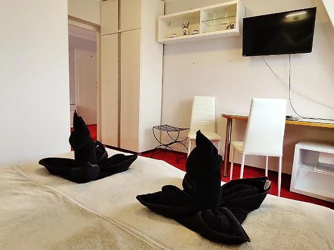 Cyklada, Grill, Sniadania, Jezioro,przystan,tawerna-200m, Park Linowy-400m, Centrum,aquapark-900m Bed & Breakfast 3*